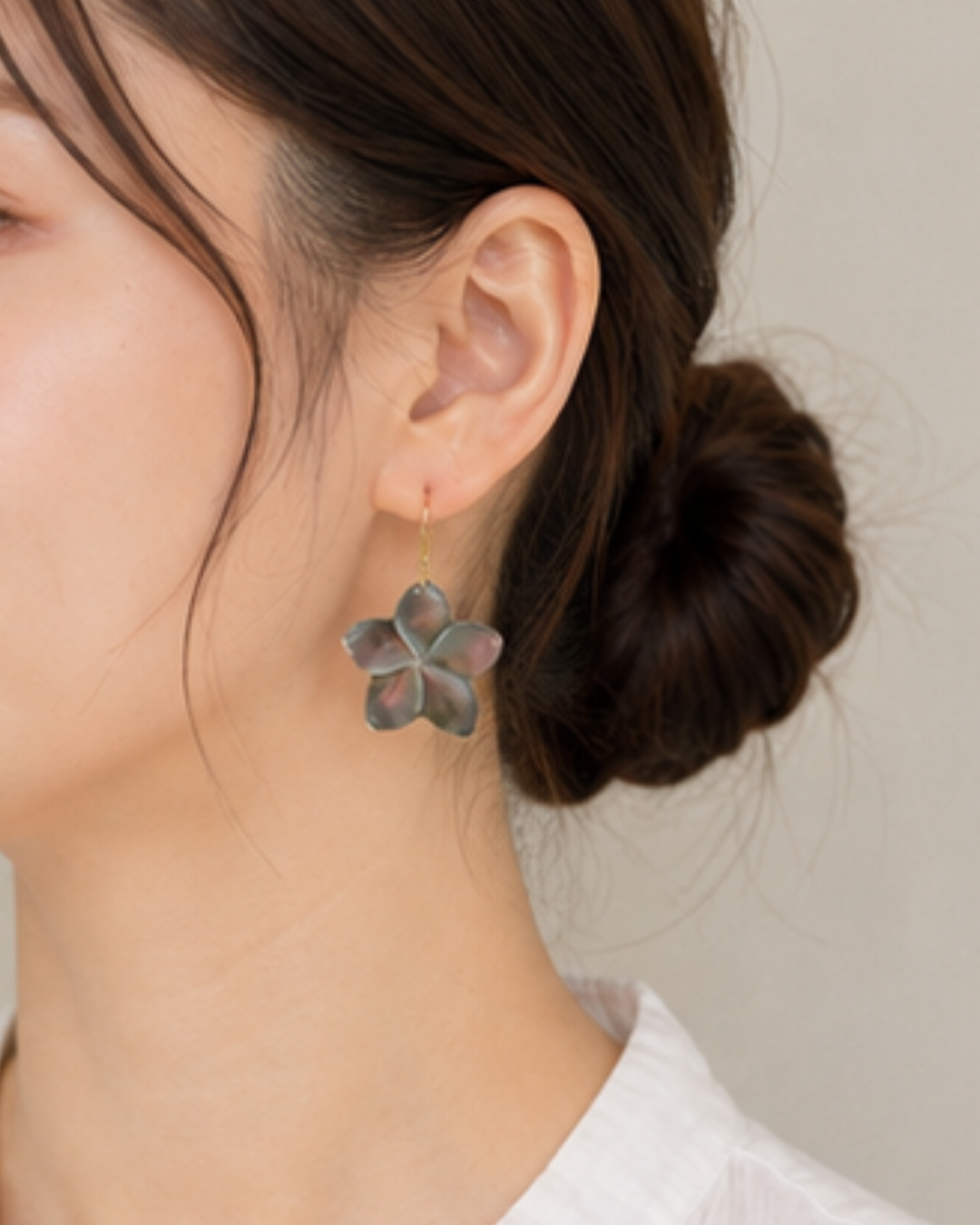 Natural Shell * Black Pulmeria Earring